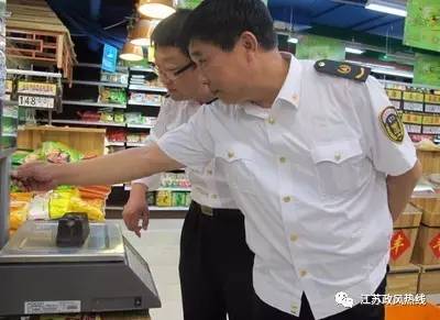 當地電子稱檢定管理人員要定期監督檢查市場上電子稱的使用情況(圖1)